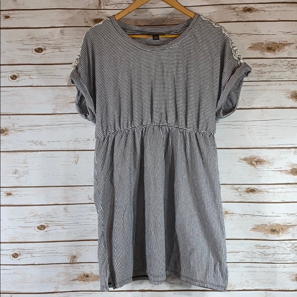 Pea in the Pod Maternity top